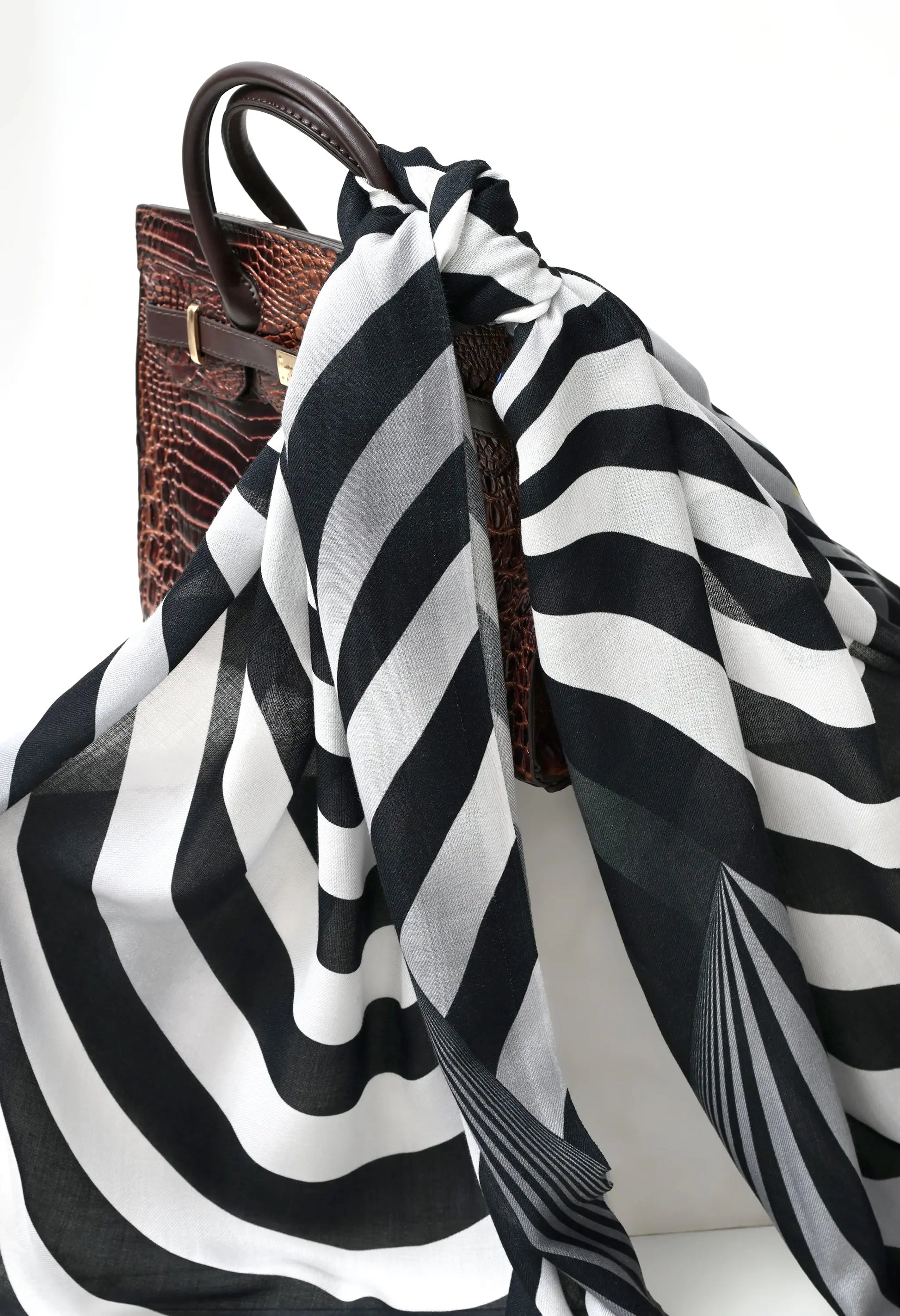 Black and White Striped Optical Illusion Scarf Hencemade