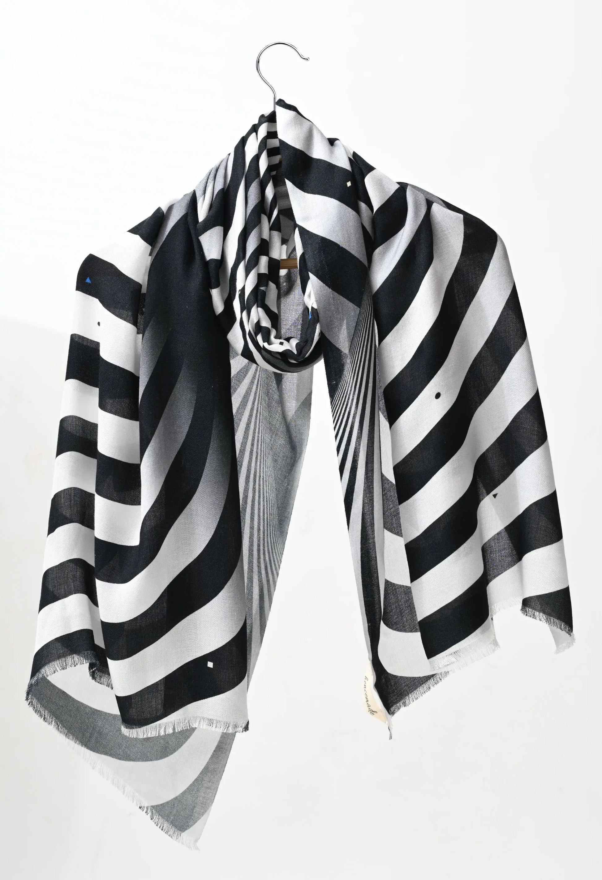 Black and White Striped Optical Illusion Scarf Hencemade